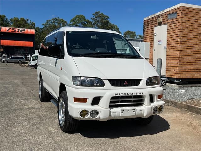 2001 Mitsubishi Delica JDM car for sale — photo 3 of 17