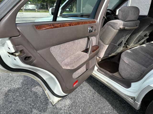 1996 Nissan Cima JDM car for sale — photo 14 of 25