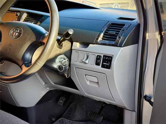 2003 Toyota Voxy JDM car for sale — photo 16 of 25