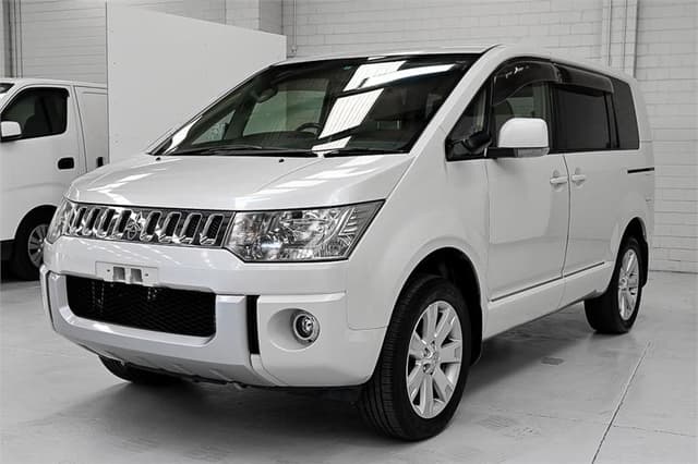 2008 Mitsubishi Delica JDM car for sale — photo 6 of 23