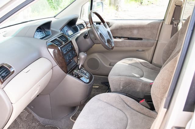 2001 Mitsubishi Chariot JDM car for sale — photo 13 of 15