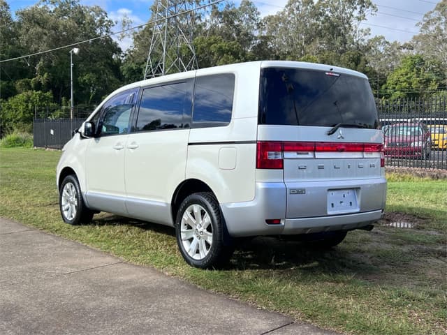 2007 Mitsubishi Delica JDM car for sale — photo 8 of 16