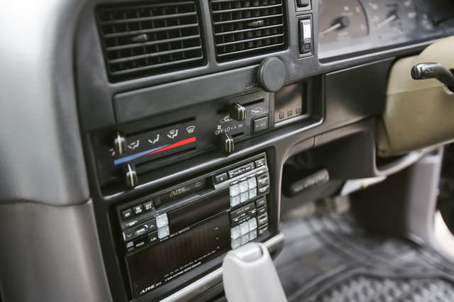 1995 Toyota Hilux JDM car for sale — photo 15 of 25