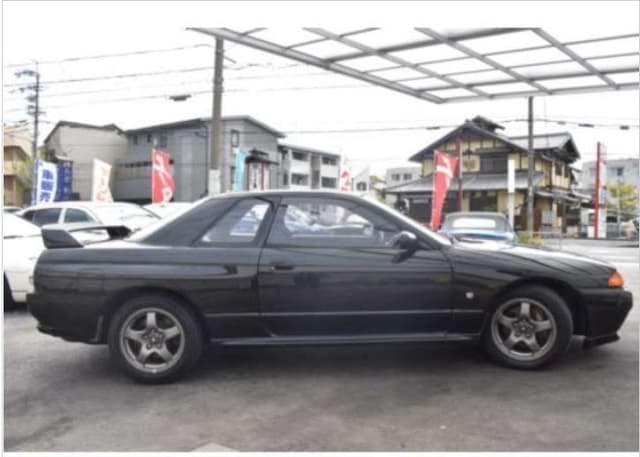 1990 Nissan Skyline JDM car for sale — photo 5 of 25