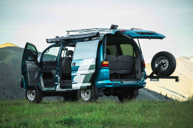 1997 Mitsubishi Delica JDM car for sale — photo 4 of 25