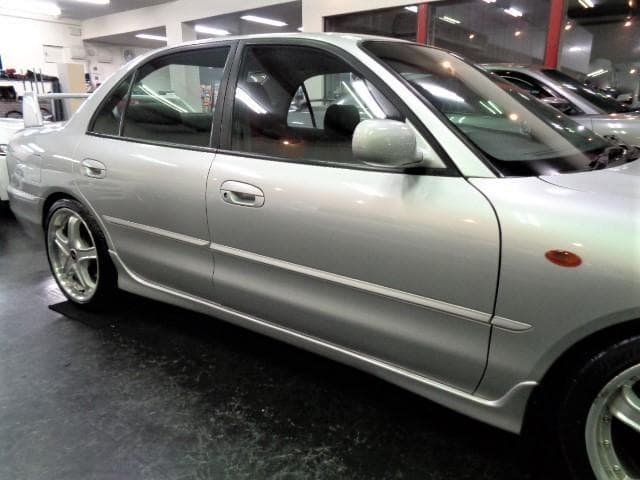 1995 Mitsubishi Galant JDM car for sale — photo 4 of 25