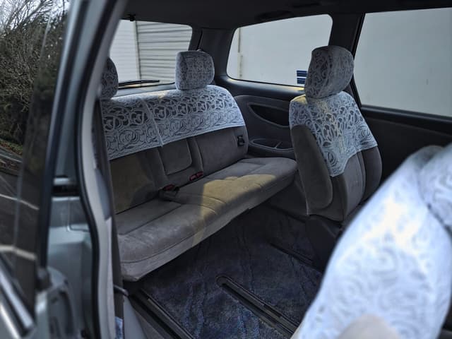 2000 Toyota Estima JDM car for sale — photo 13 of 17