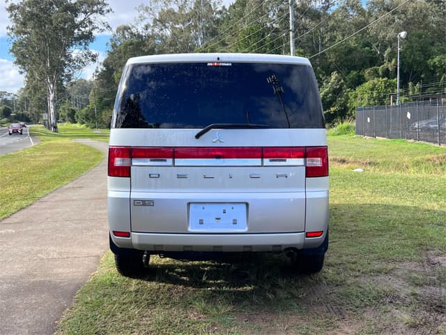 2007 Mitsubishi Delica JDM car for sale — photo 7 of 16