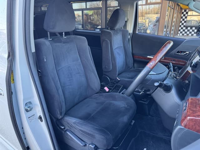 2010 Toyota Alphard JDM car for sale — photo 9 of 19