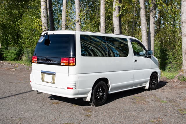 2000 Nissan Elgrand JDM car for sale — photo 6 of 15