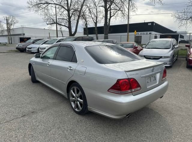 2005 Toyota Crown JDM car for sale — photo 5 of 10