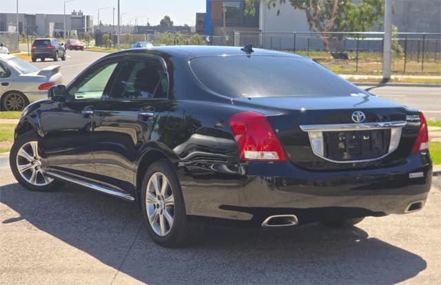2012 Toyota Crown JDM car for sale — photo 2 of 19