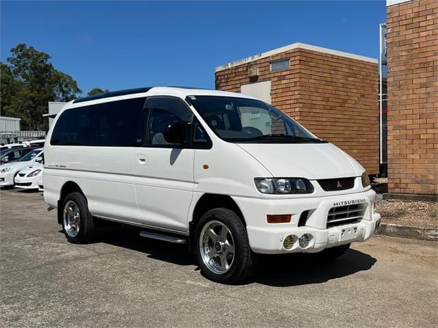 2001 Mitsubishi Delica JDM car for sale — photo 4 of 17