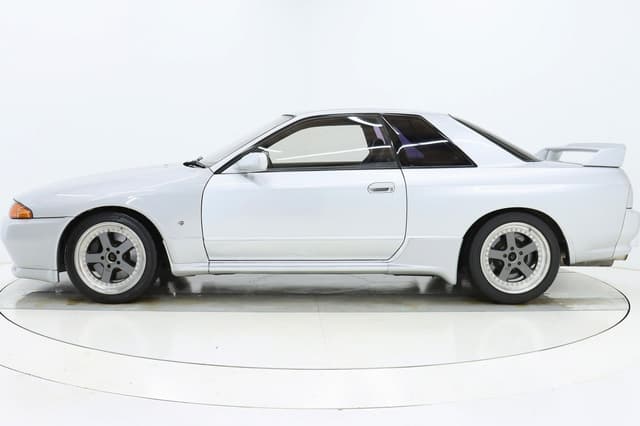 1992 Nissan Skyline JDM car for sale — photo 7 of 25