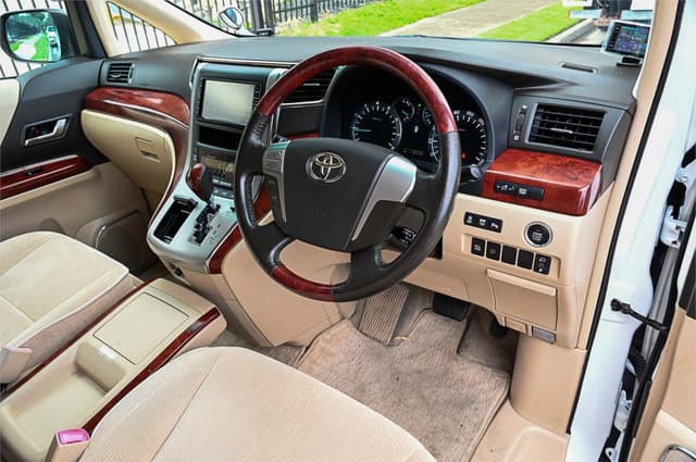 2009 Toyota Alphard JDM car for sale — photo 17 of 25