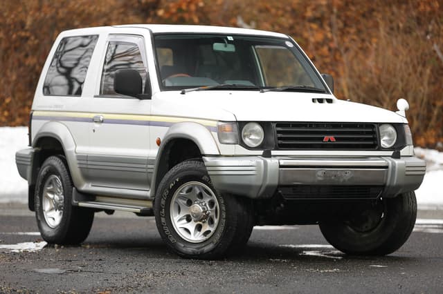 1996 Mitsubishi Pajero JDM car for sale — photo 10 of 25