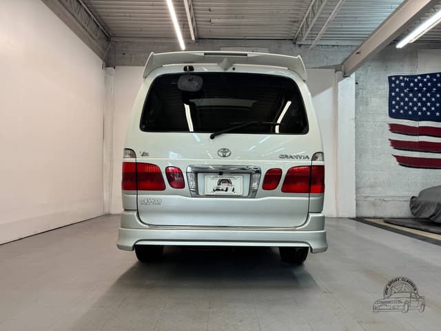 1999 Toyota Granvia JDM car for sale — photo 17 of 25
