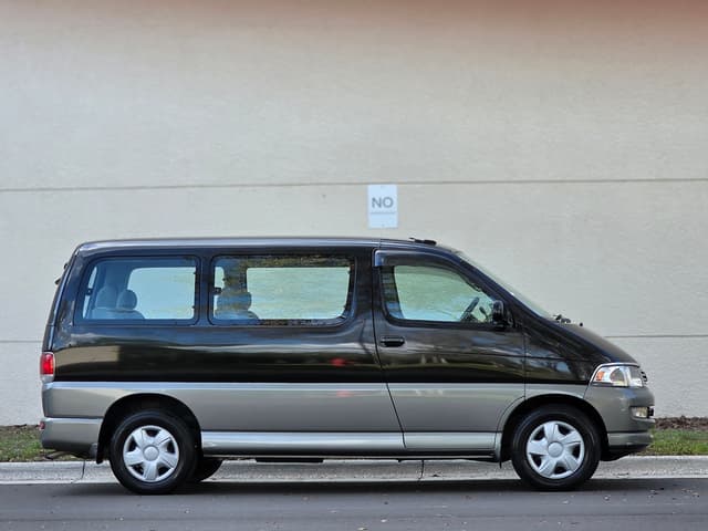 1998 Toyota HiAce JDM car for sale — photo 13 of 22