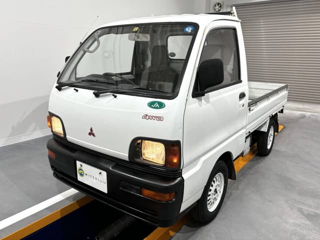 1995 Mitsubishi Minicab JDM car for sale — photo 2 of 25