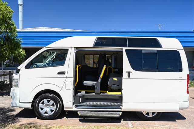 2011 Toyota HiAce JDM car for sale — photo 15 of 22